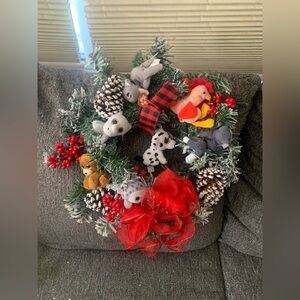 TY BEANIE BABY MINI COLLECTABLES W/ SNOWY PINECONES ON A WREATH